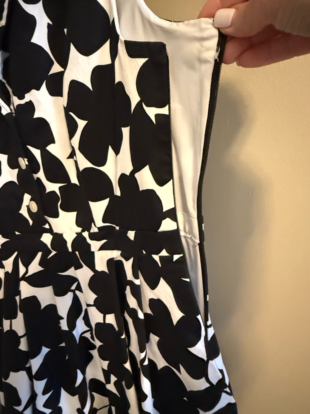 Donna Karan Black and White Sleeveless Floral Fit-and-Flare Dress size 12 - Picture 6 of 9